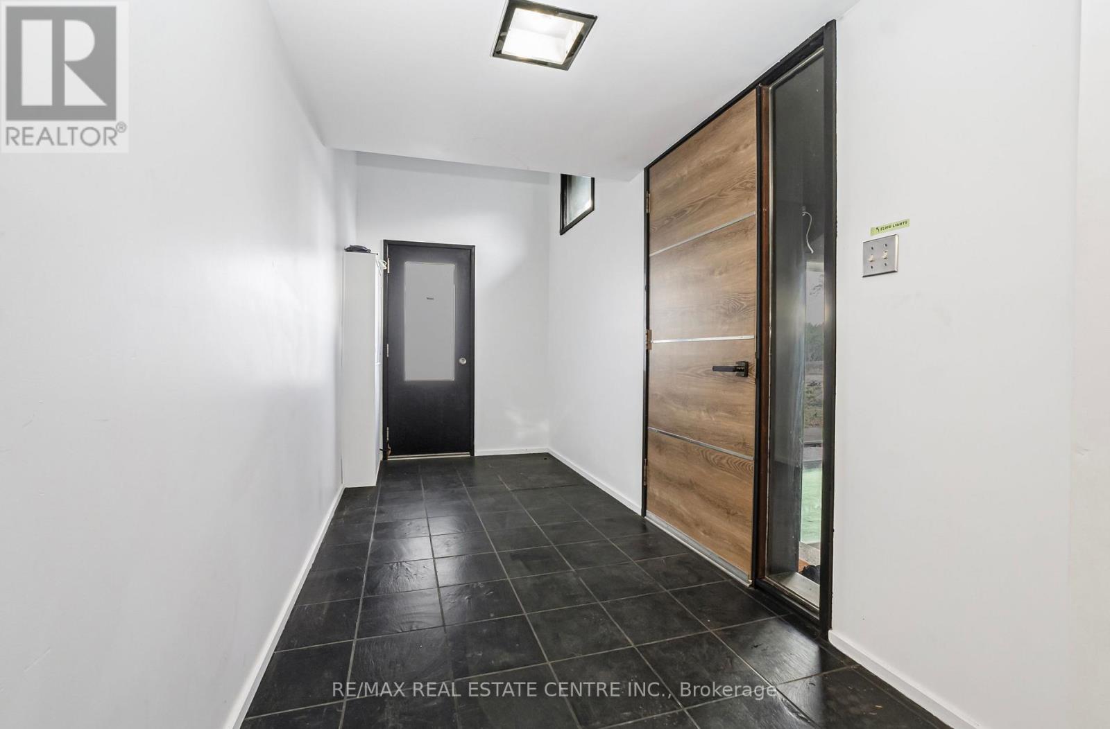 4314 Concession 11 Road, Puslinch, Ontario  L0P 1J0 - Photo 5 - X12578490