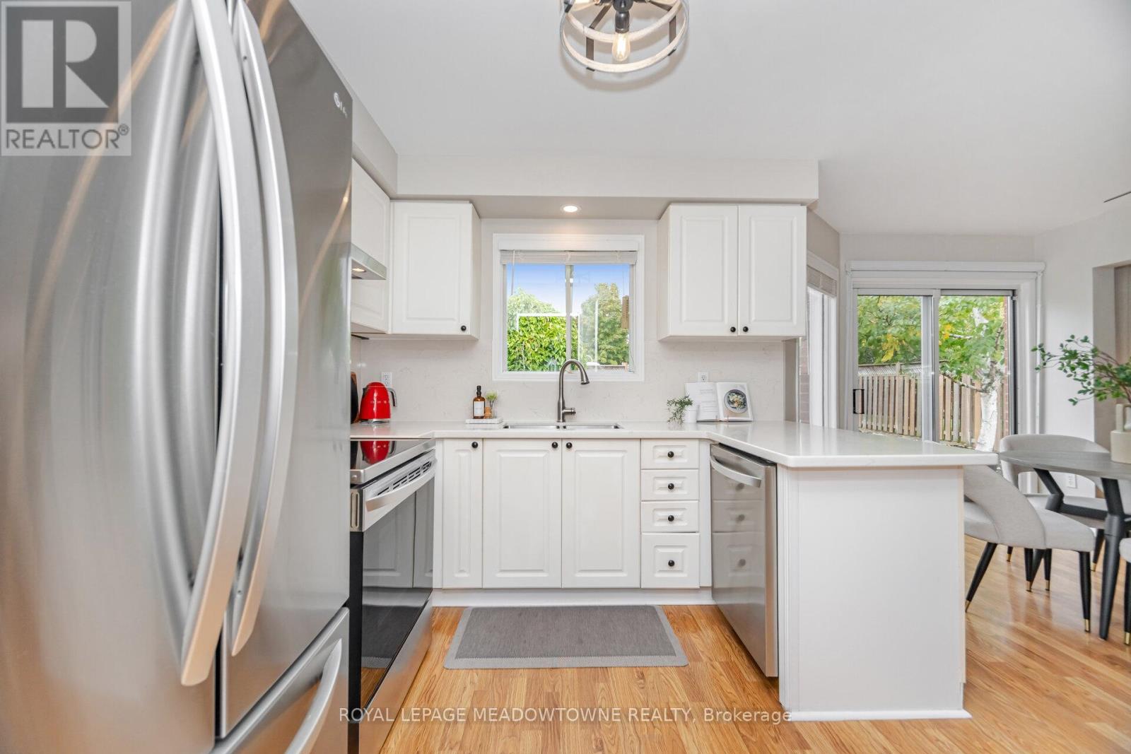 33 Harrop Avenue, Halton Hills (Georgetown), Ontario  L7G 5R4 - Photo 7 - W12581430