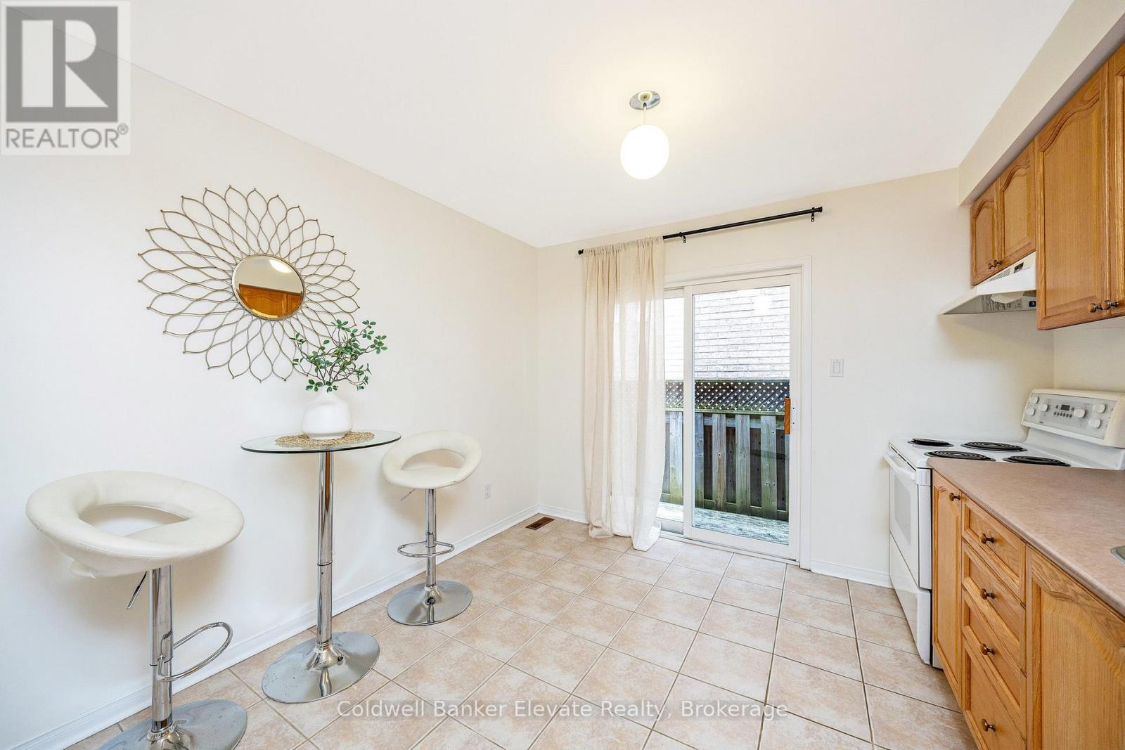 81 Atwood Avenue, Halton Hills (Georgetown), Ontario  L7G 6C5 - Photo 10 - W12584328