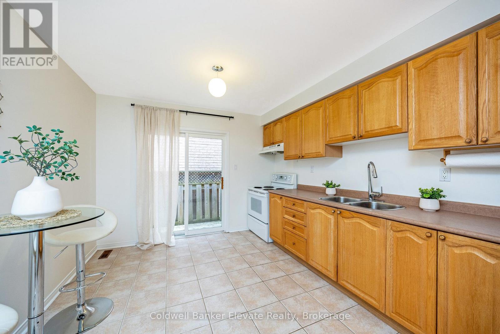 81 Atwood Avenue, Halton Hills (Georgetown), Ontario  L7G 6C5 - Photo 11 - W12584328