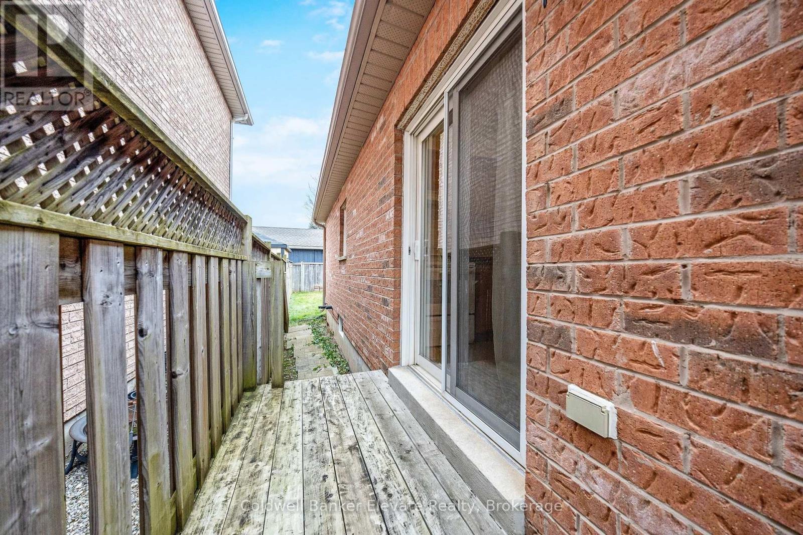 81 Atwood Avenue, Halton Hills (Georgetown), Ontario  L7G 6C5 - Photo 27 - W12584328