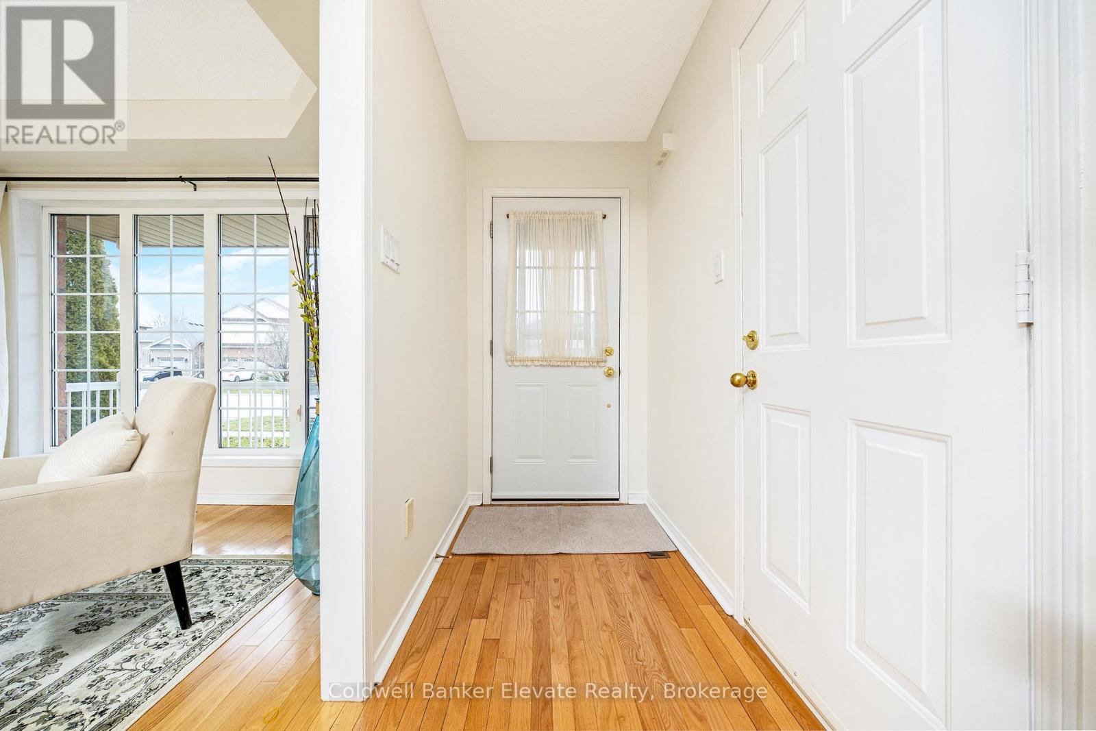 81 Atwood Avenue, Halton Hills (Georgetown), Ontario  L7G 6C5 - Photo 5 - W12584328