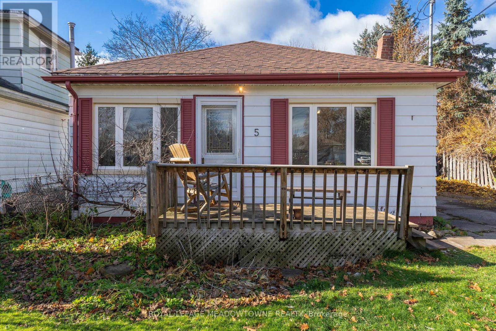 5 Louisa Street, Halton Hills (Georgetown), Ontario  L0P 1K0 - Photo 2 - W12596980