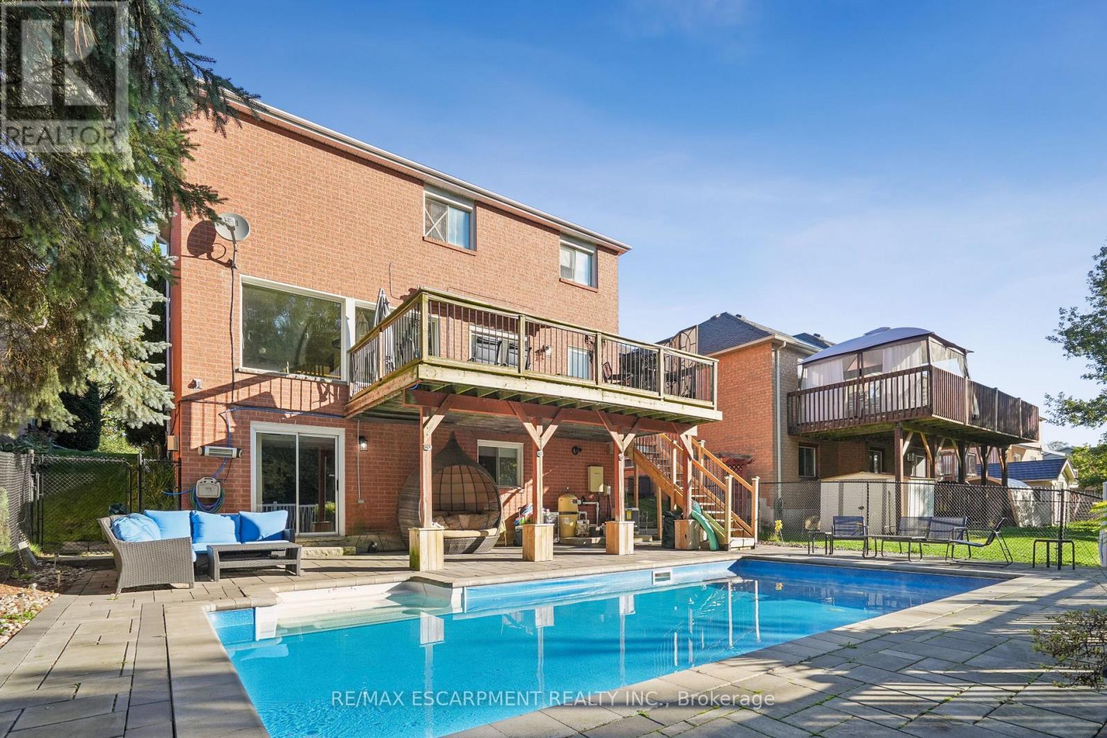 7 Birchway Place, Halton Hills (Ac Acton), Ontario  L7J 2X4 - Photo 1 - W12605964