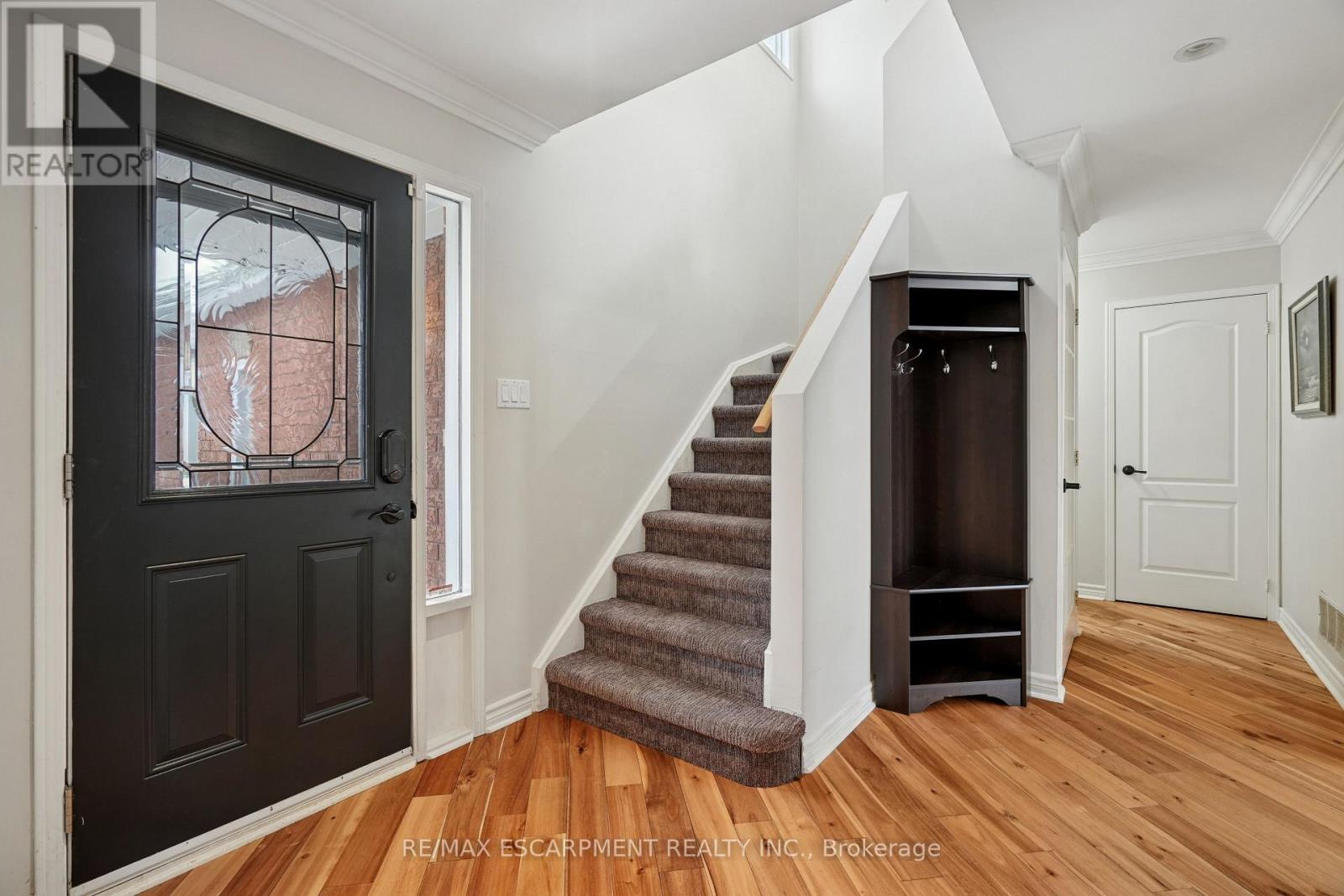 7 Birchway Place, Halton Hills (Ac Acton), Ontario  L7J 2X4 - Photo 10 - W12605964