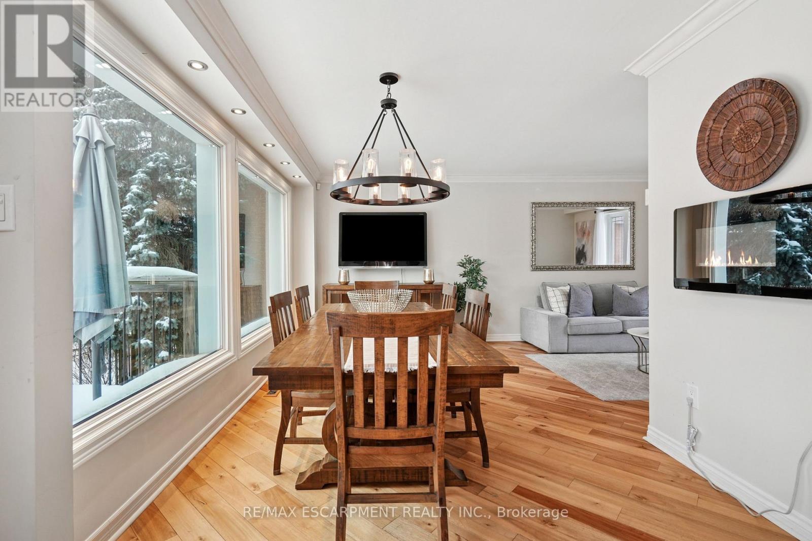 7 Birchway Place, Halton Hills (Ac Acton), Ontario  L7J 2X4 - Photo 16 - W12605964