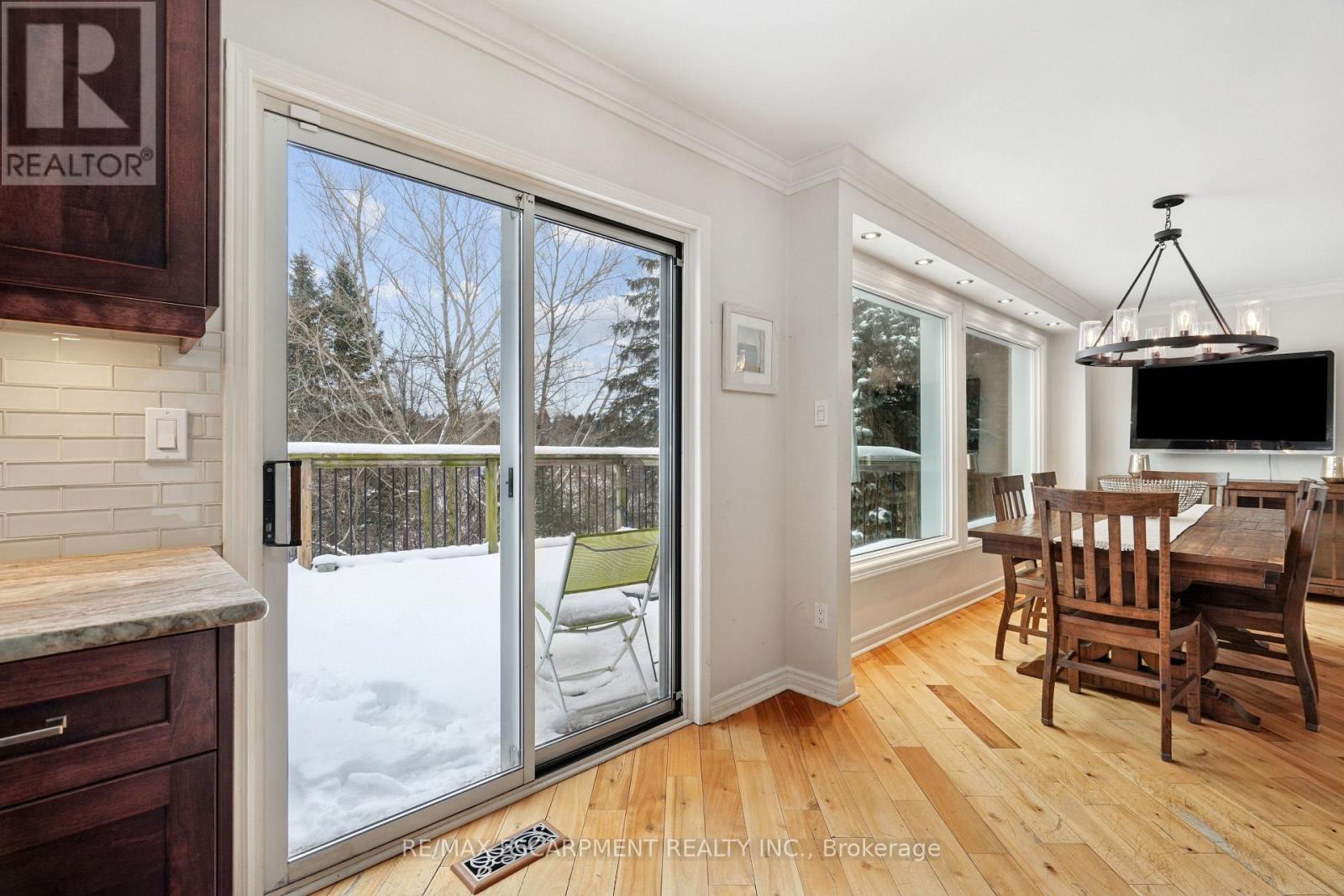 7 Birchway Place, Halton Hills (Ac Acton), Ontario  L7J 2X4 - Photo 17 - W12605964