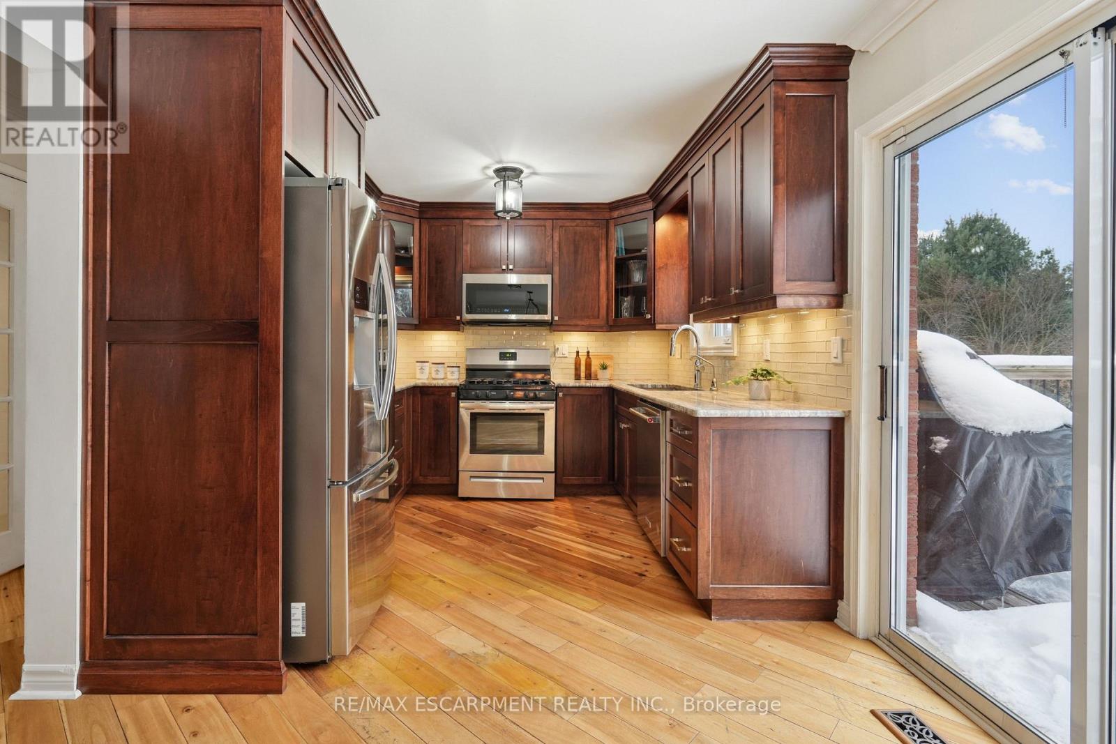 7 Birchway Place, Halton Hills (Ac Acton), Ontario  L7J 2X4 - Photo 18 - W12605964