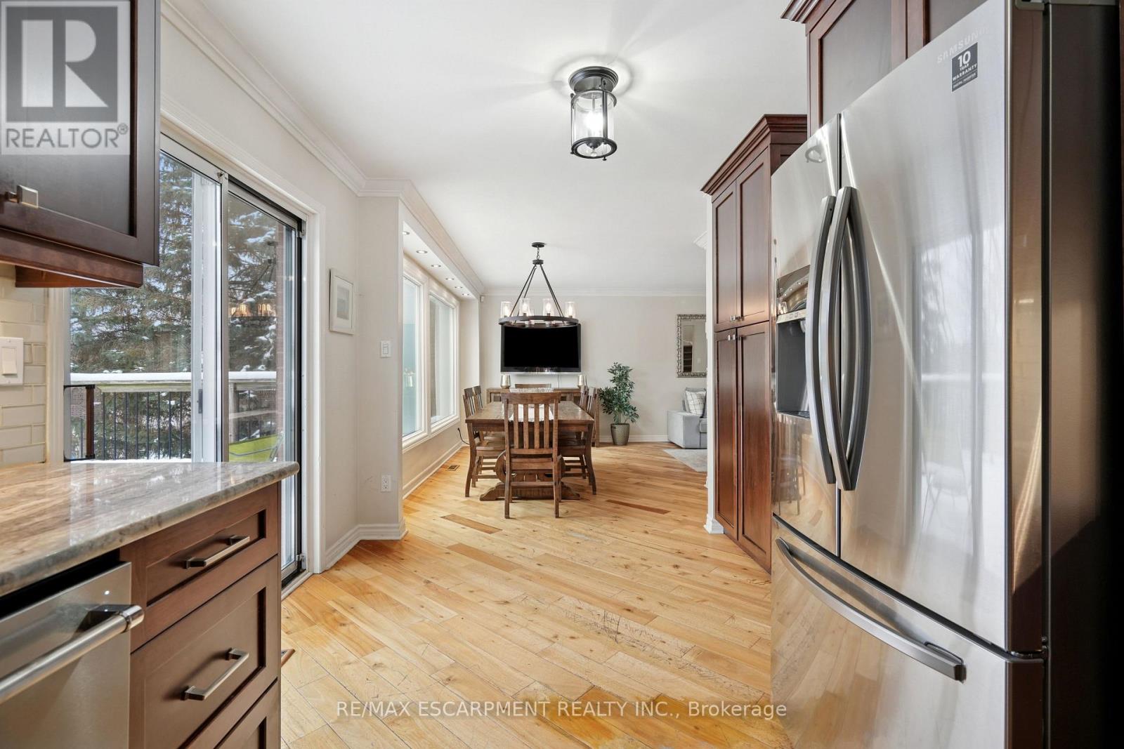 7 Birchway Place, Halton Hills (Ac Acton), Ontario  L7J 2X4 - Photo 20 - W12605964