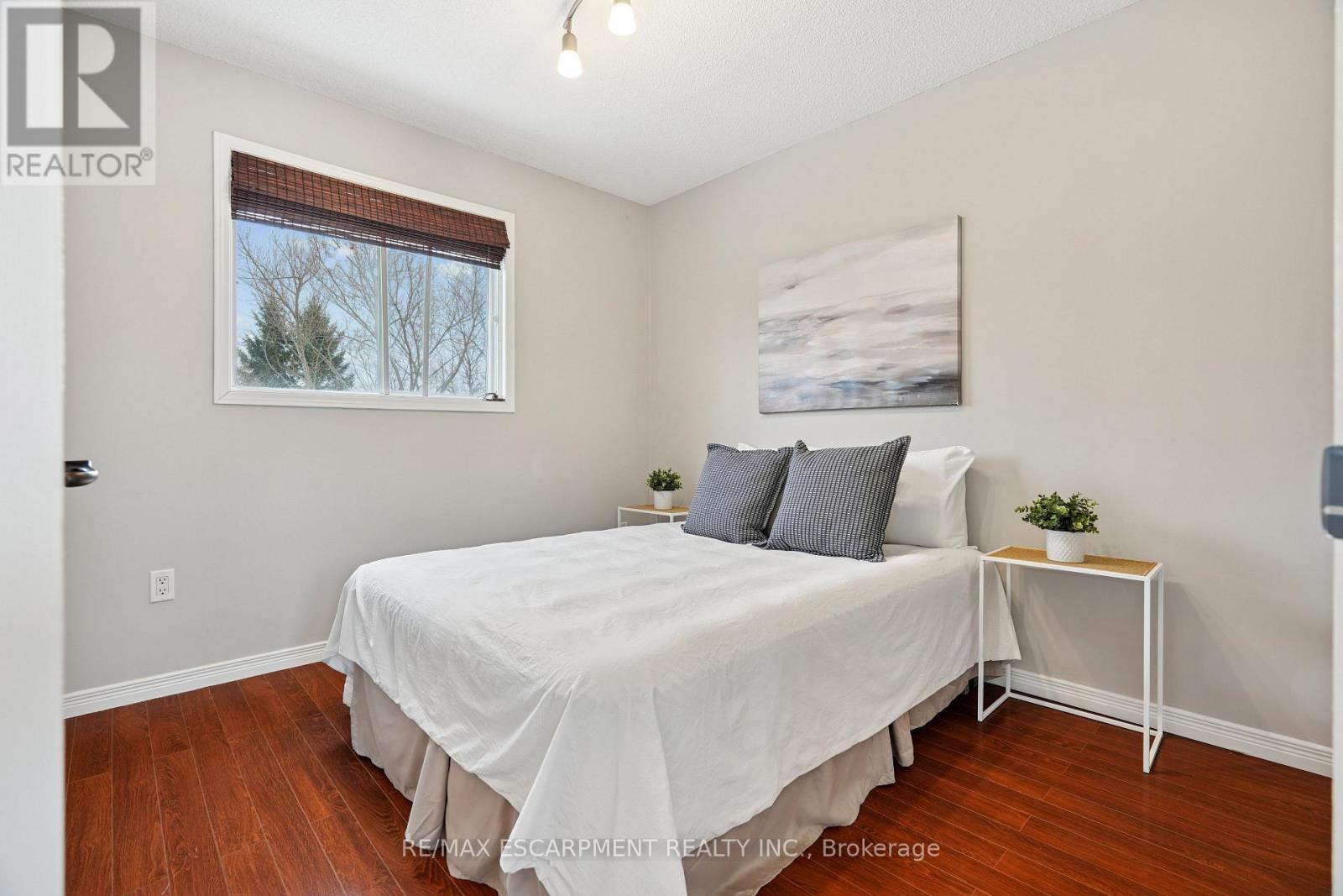 7 Birchway Place, Halton Hills (Ac Acton), Ontario  L7J 2X4 - Photo 28 - W12605964