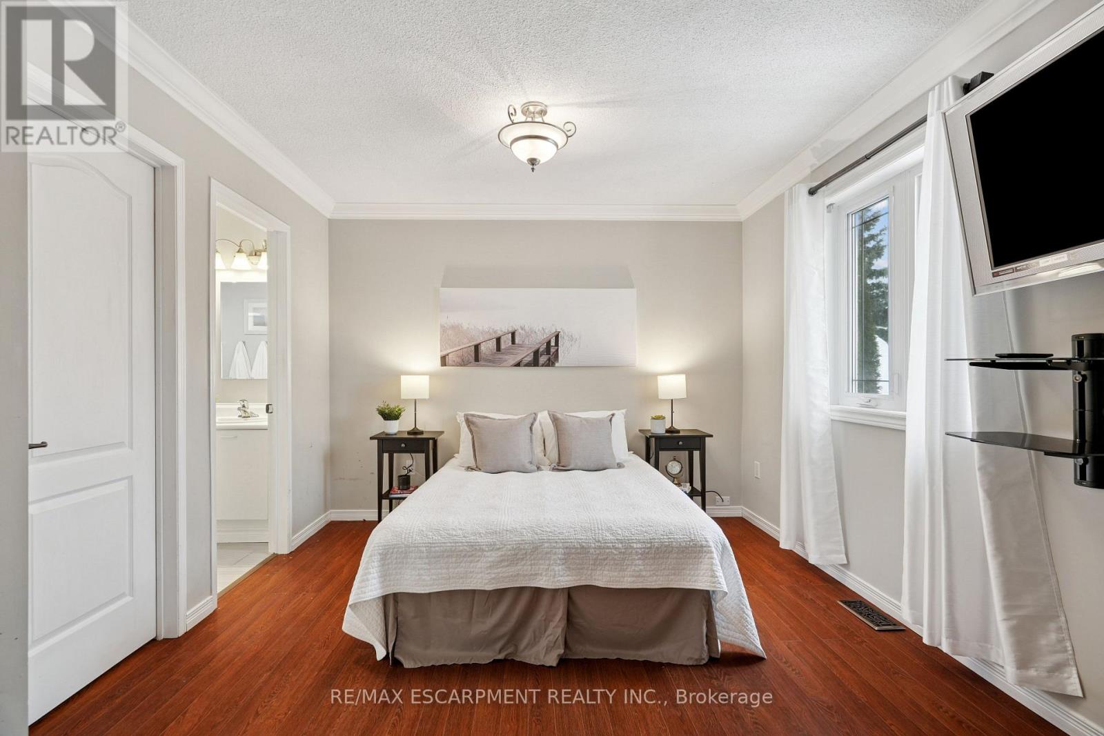 7 Birchway Place, Halton Hills (Ac Acton), Ontario  L7J 2X4 - Photo 29 - W12605964