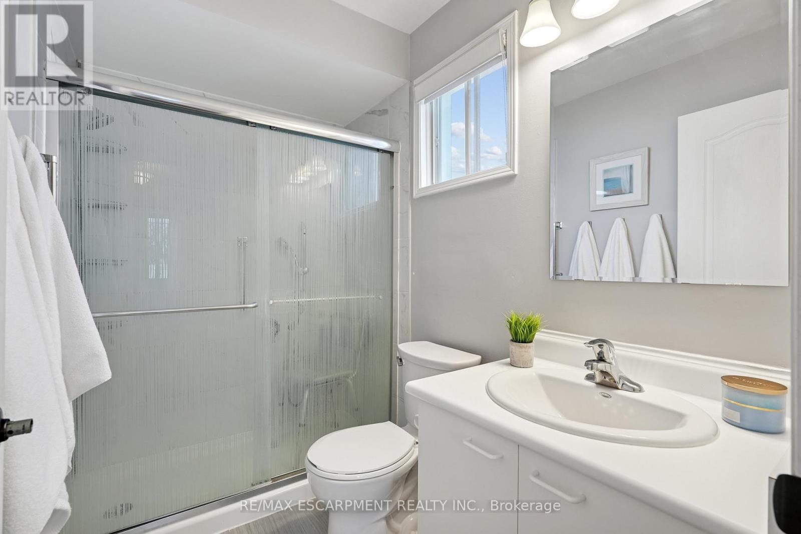 7 Birchway Place, Halton Hills (Ac Acton), Ontario  L7J 2X4 - Photo 31 - W12605964