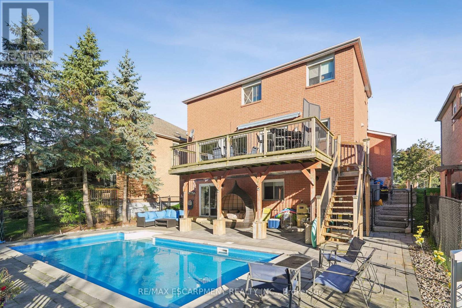 7 Birchway Place, Halton Hills (Ac Acton), Ontario  L7J 2X4 - Photo 4 - W12605964