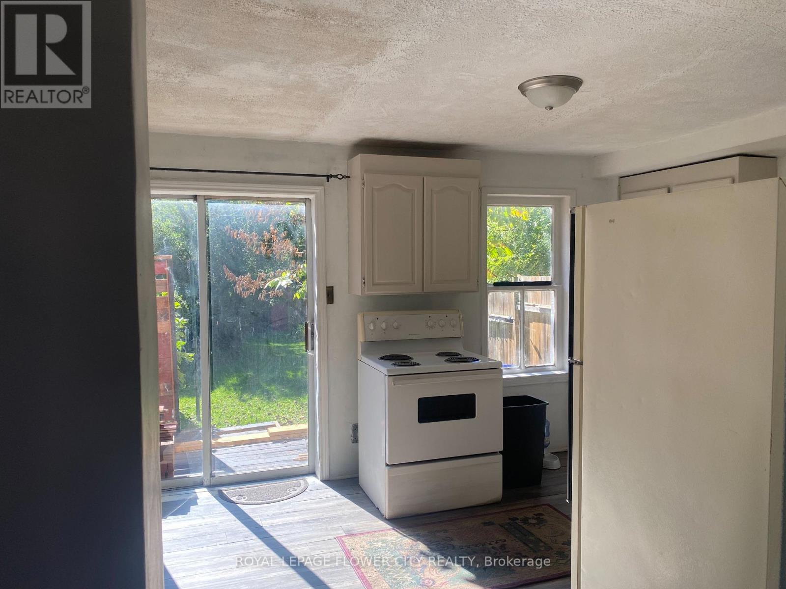 4 Main Street S, Halton Hills (Georgetown), Ontario  L7G 3G5 - Photo 8 - W12606648