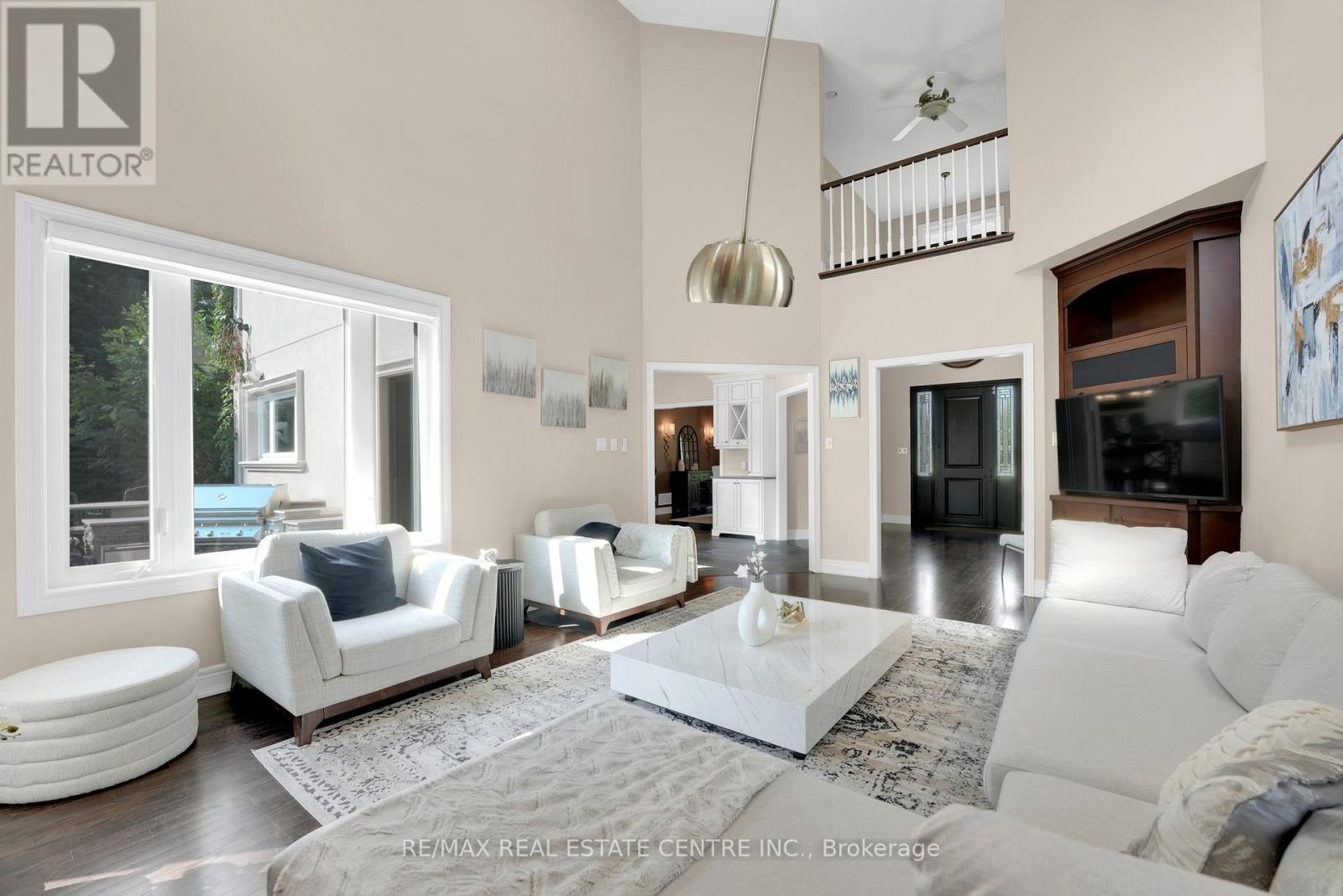 11135 Menzies Court, Milton (Brookville/haltonville), Ontario  L0P 1B0 - Photo 10 - W12606728