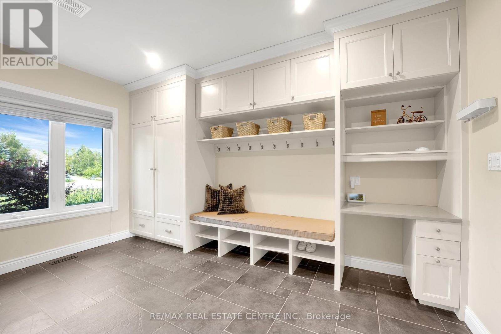 11135 Menzies Court, Milton (Brookville/haltonville), Ontario  L0P 1B0 - Photo 18 - W12606728