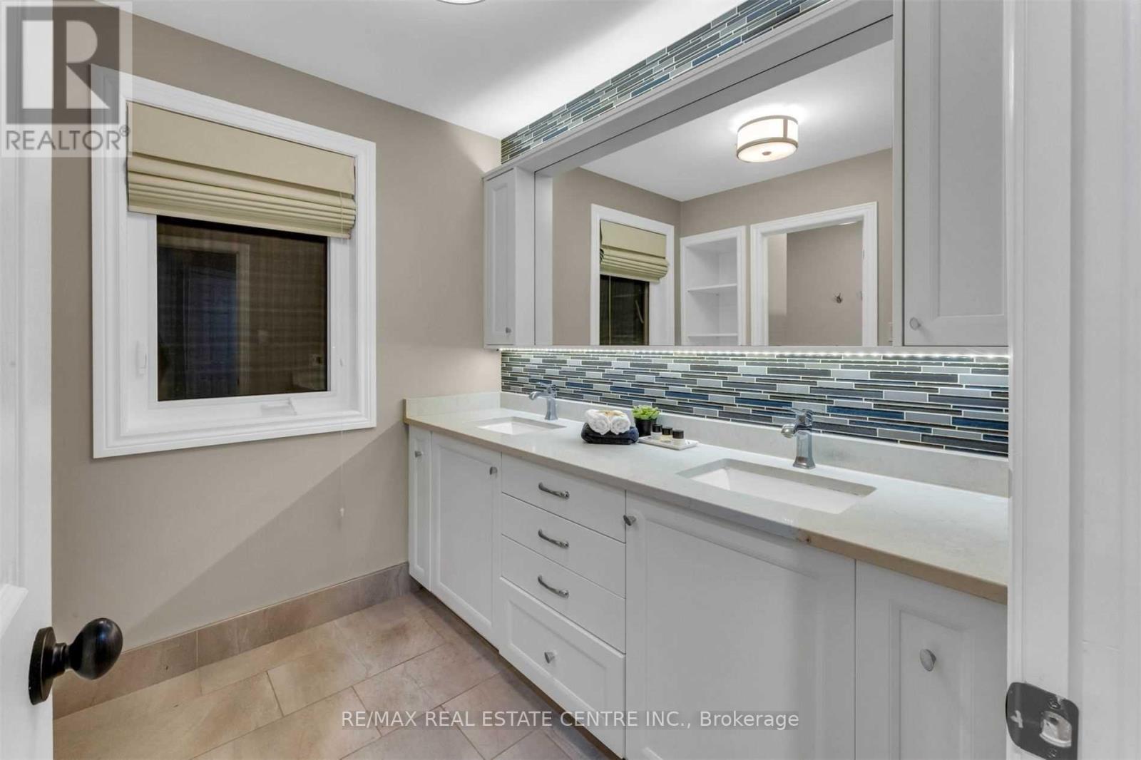 11135 Menzies Court, Milton (Brookville/haltonville), Ontario  L0P 1B0 - Photo 27 - W12606728