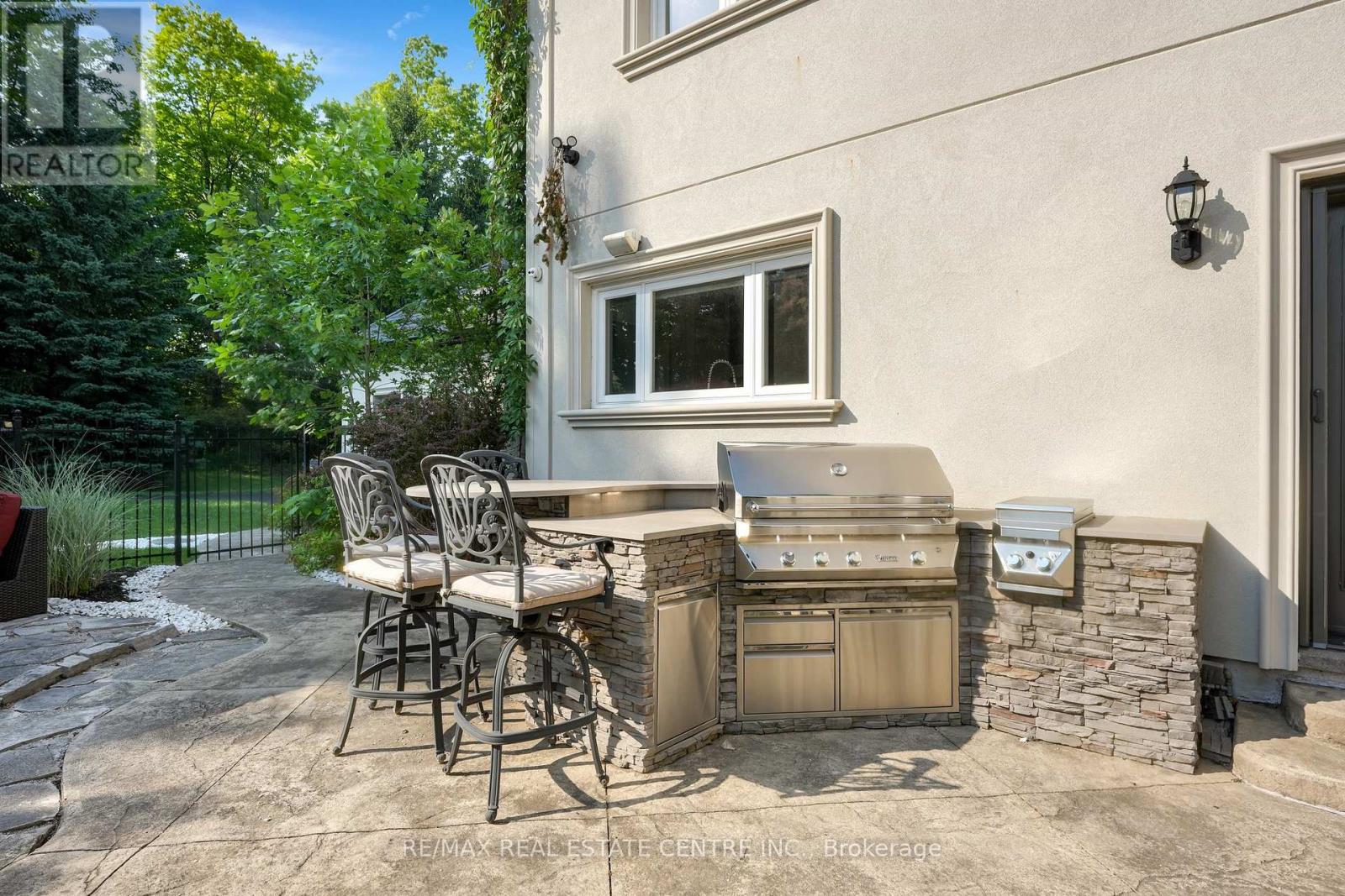 11135 Menzies Court, Milton (Brookville/haltonville), Ontario  L0P 1B0 - Photo 34 - W12606728