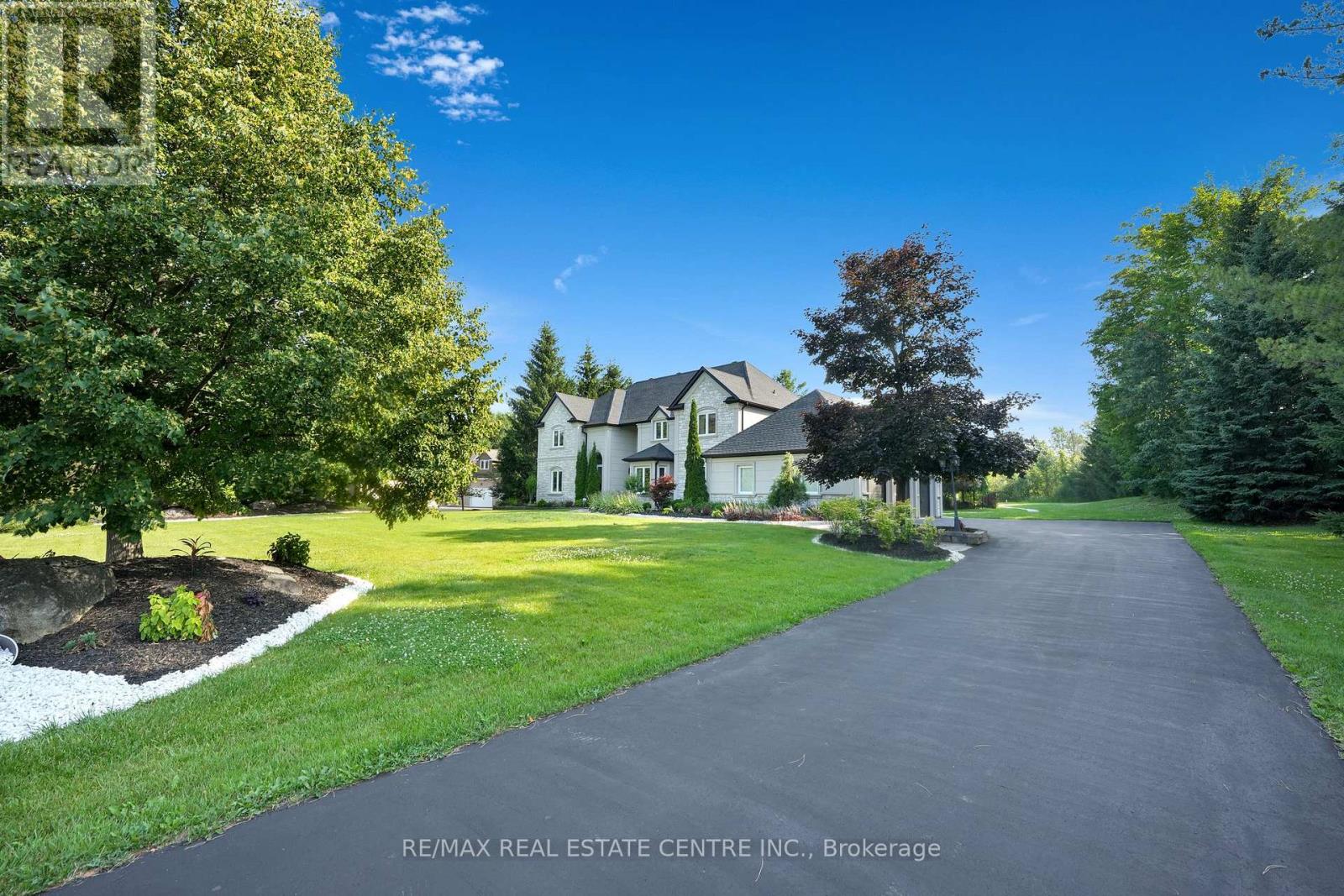 11135 Menzies Court, Milton (Brookville/haltonville), Ontario  L0P 1B0 - Photo 5 - W12606728