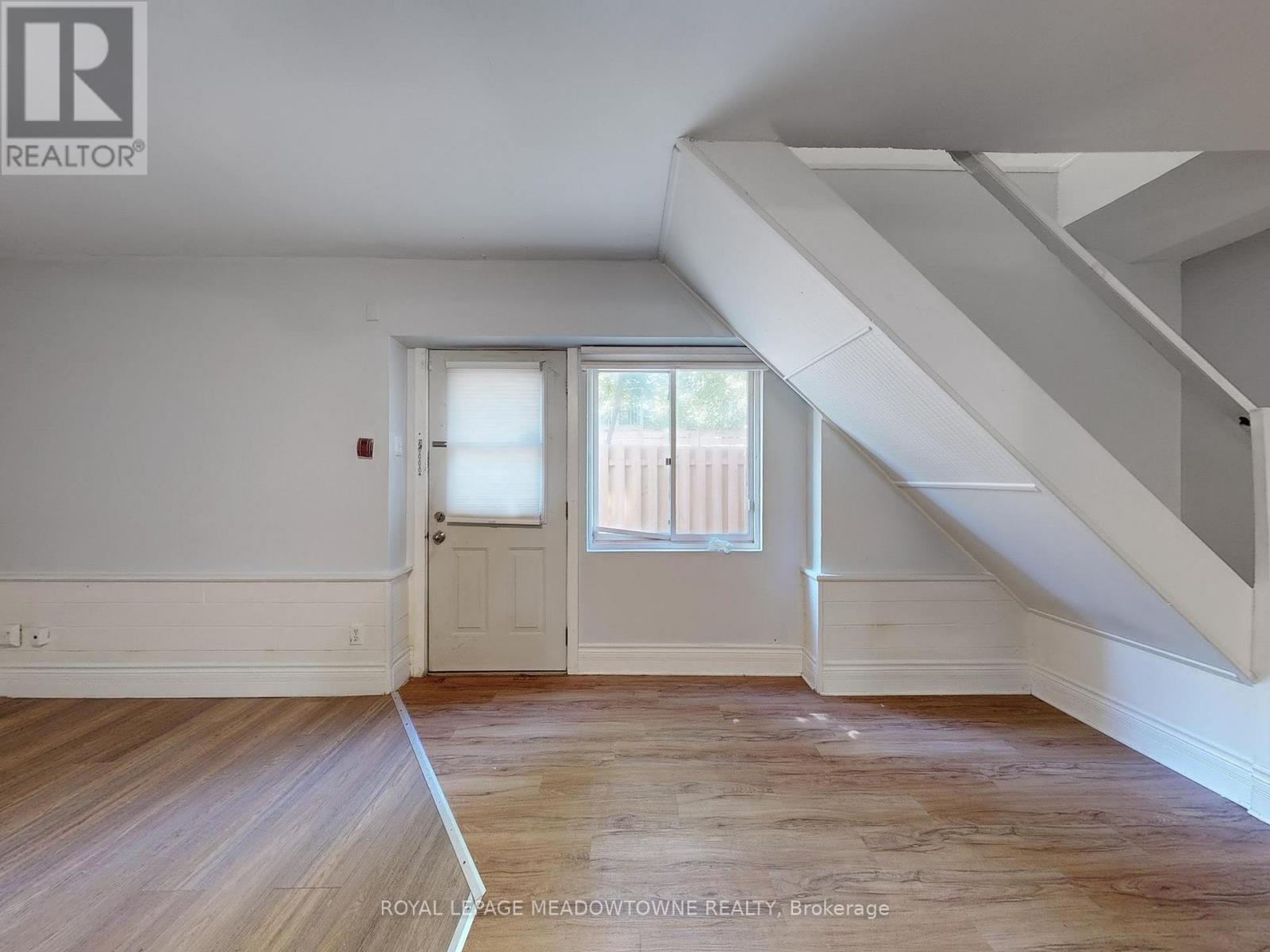 6 - 12 Wesleyan Street, Halton Hills (Georgetown), Ontario  L7G 2E1 - Photo 11 - W12609226