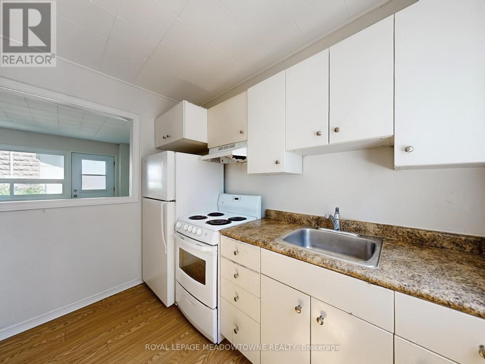 1 - 12 Wesleyan Street, Halton Hills (Georgetown), Ontario  L7G 2E1 - Photo 10 - W12609254