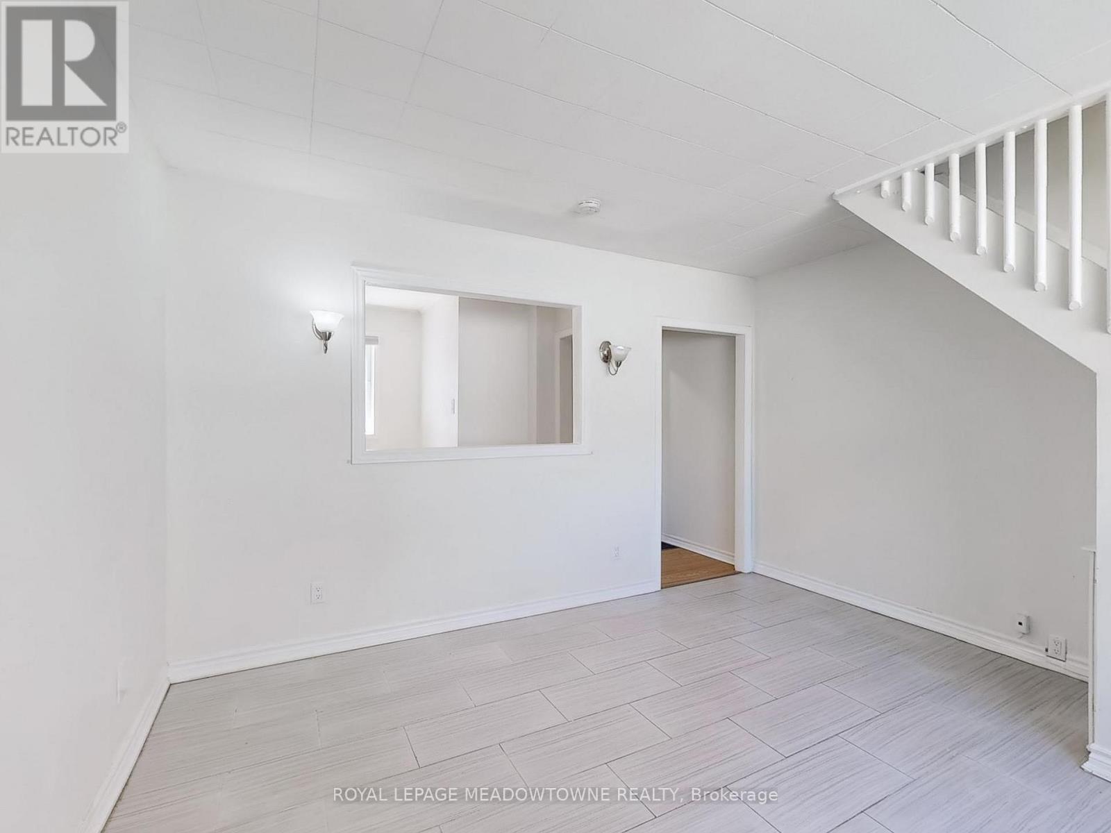 1 - 12 Wesleyan Street, Halton Hills (Georgetown), Ontario  L7G 2E1 - Photo 8 - W12609254