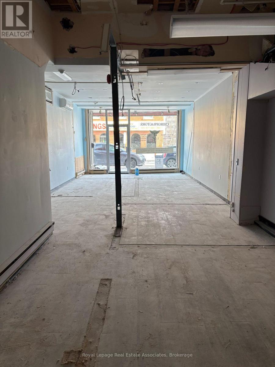 108 Main Street S, Halton Hills (Georgetown), Ontario  L7G 3E4 - Photo 2 - W12610076