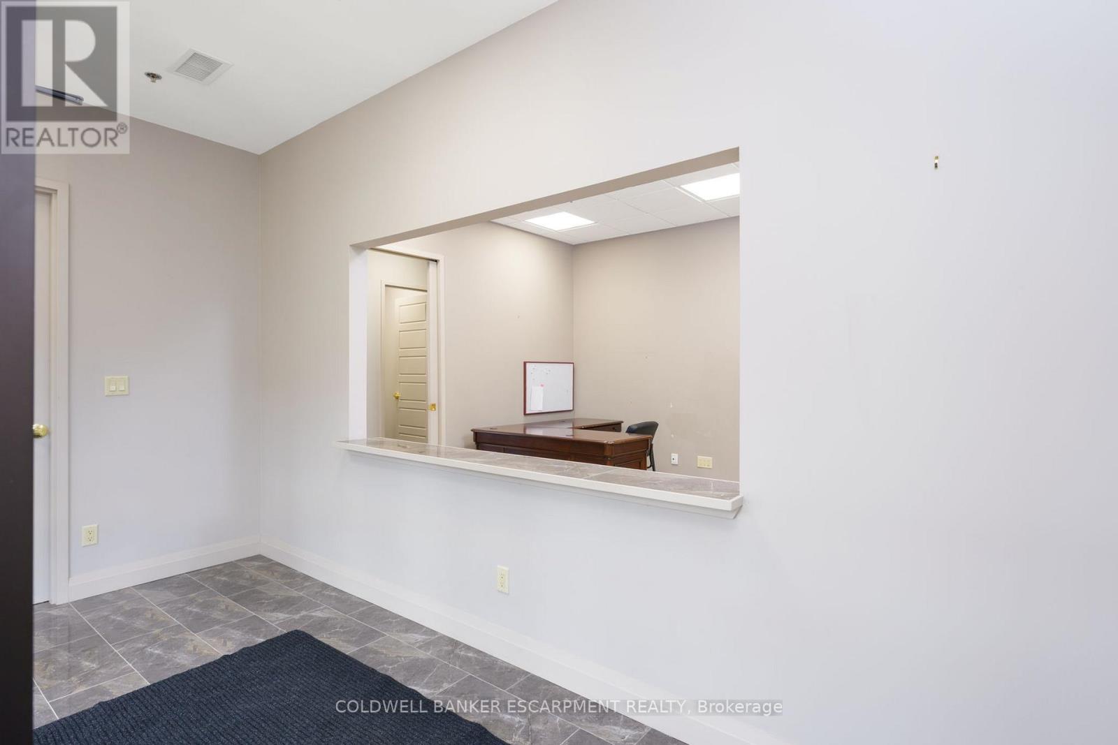 36 Armstrong Avenue, Halton Hills (Georgetown), Ontario  L7G 4R9 - Photo 5 - W12613500