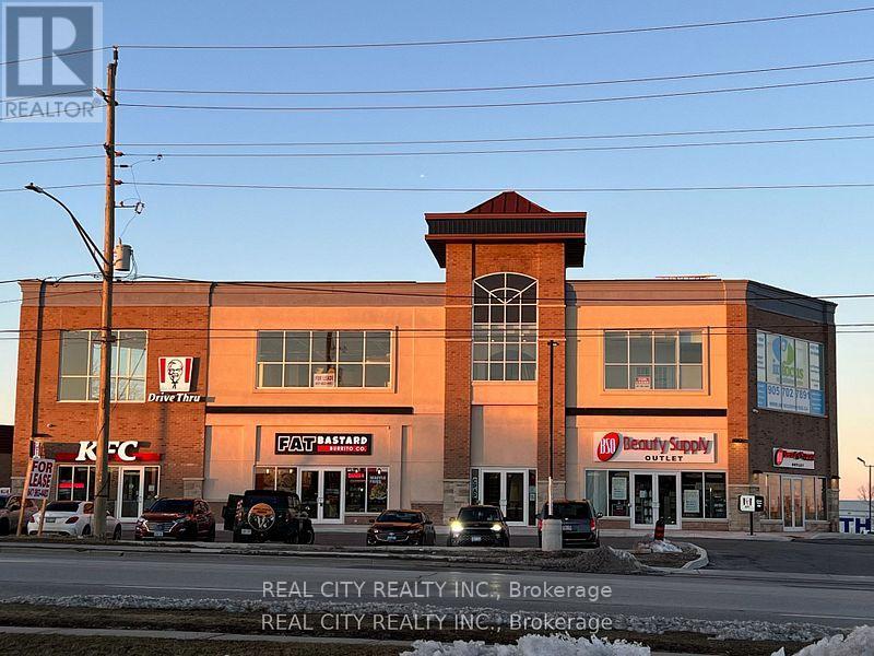 251 Guelph Street, Halton Hills (Georgetown), Ontario  L7G 4A8 - Photo 3 - W12629174