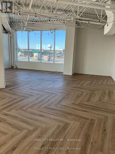 251 Guelph Street, Halton Hills (Georgetown), Ontario  L7G 4A8 - Photo 4 - W12629174