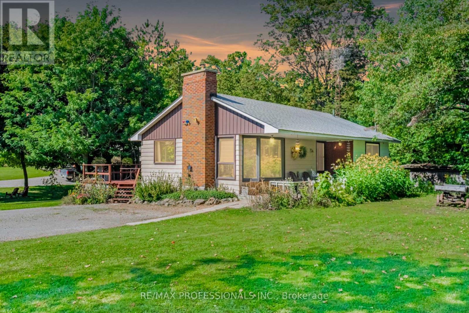 13958 Trafalgar Road, Halton Hills (Rural Halton Hills), Ontario  L7G 4S4 - Photo 2 - W12654818