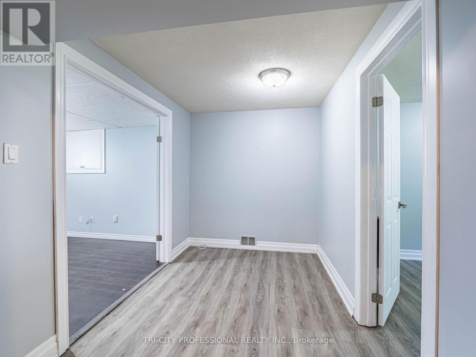 172 Mountainview Road S, Halton Hills (Georgetown), Ontario  L7G 4K7 - Photo 32 - W12657134