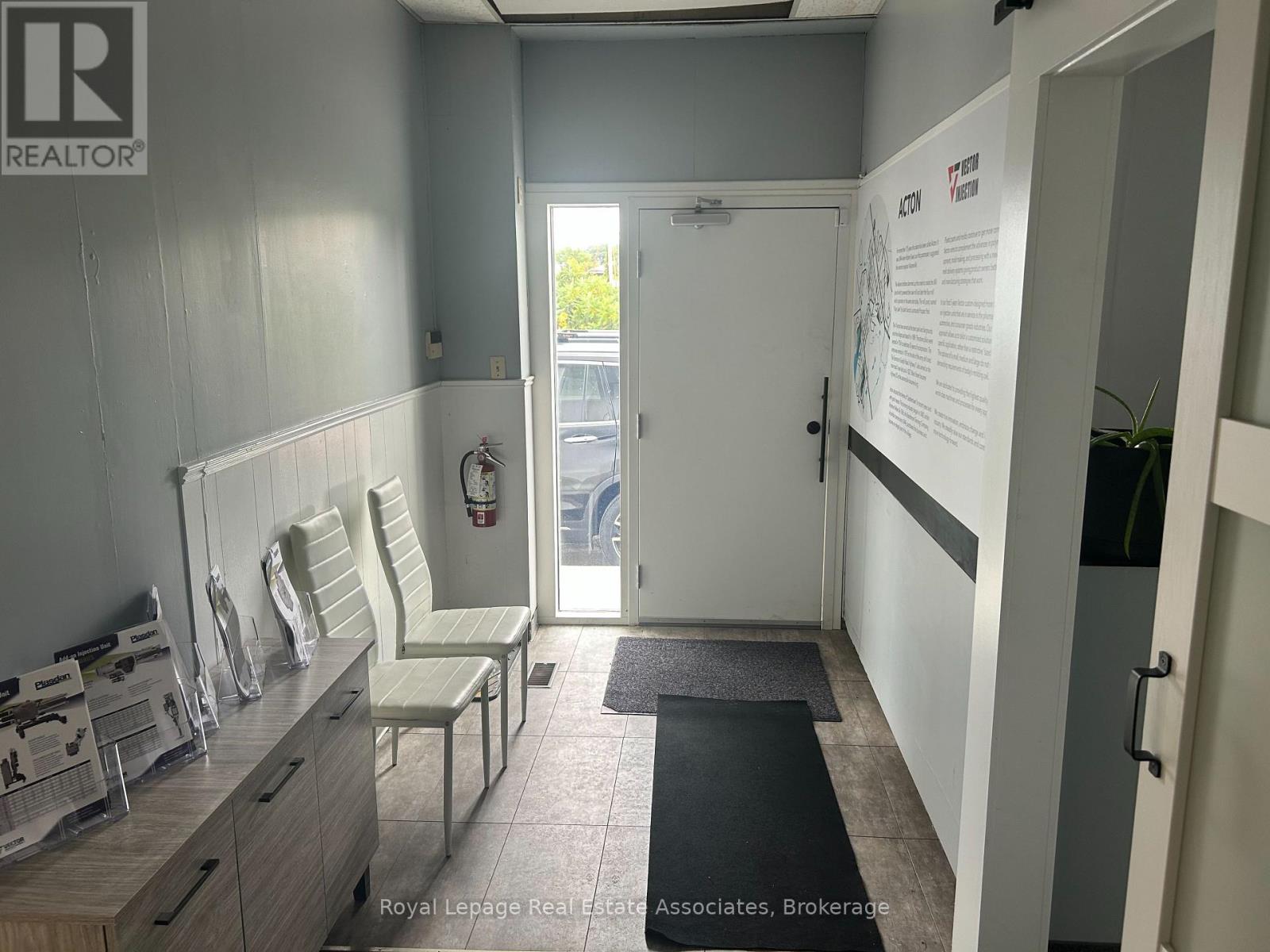 2 - 153 Perth Street, Halton Hills (Ac Acton), Ontario  L7J 1C9 - Photo 4 - W12661132