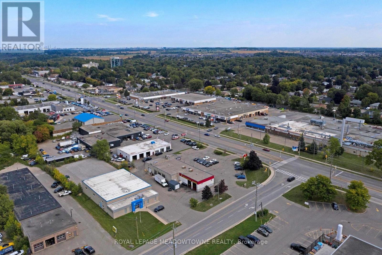 341 Guelph Street, Halton Hills (Georgetown), Ontario  L7G 4B6 - Photo 13 - W12664814