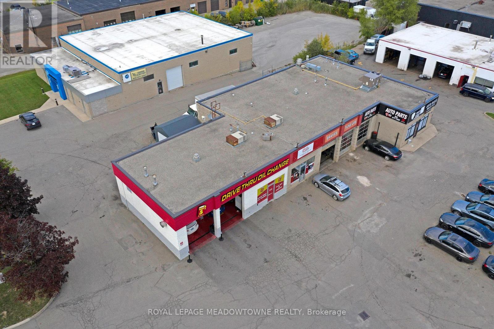 341 Guelph Street, Halton Hills (Georgetown), Ontario  L7G 4B6 - Photo 4 - W12664814