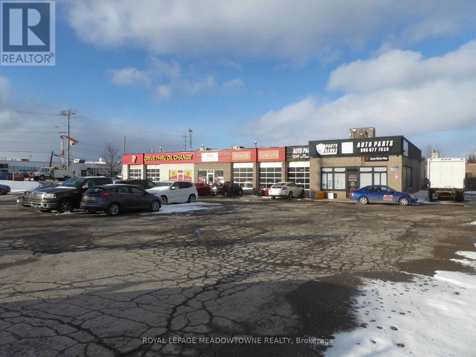 341 Guelph Street, Halton Hills (Georgetown), Ontario  L7G 4B6 - Photo 6 - W12664814