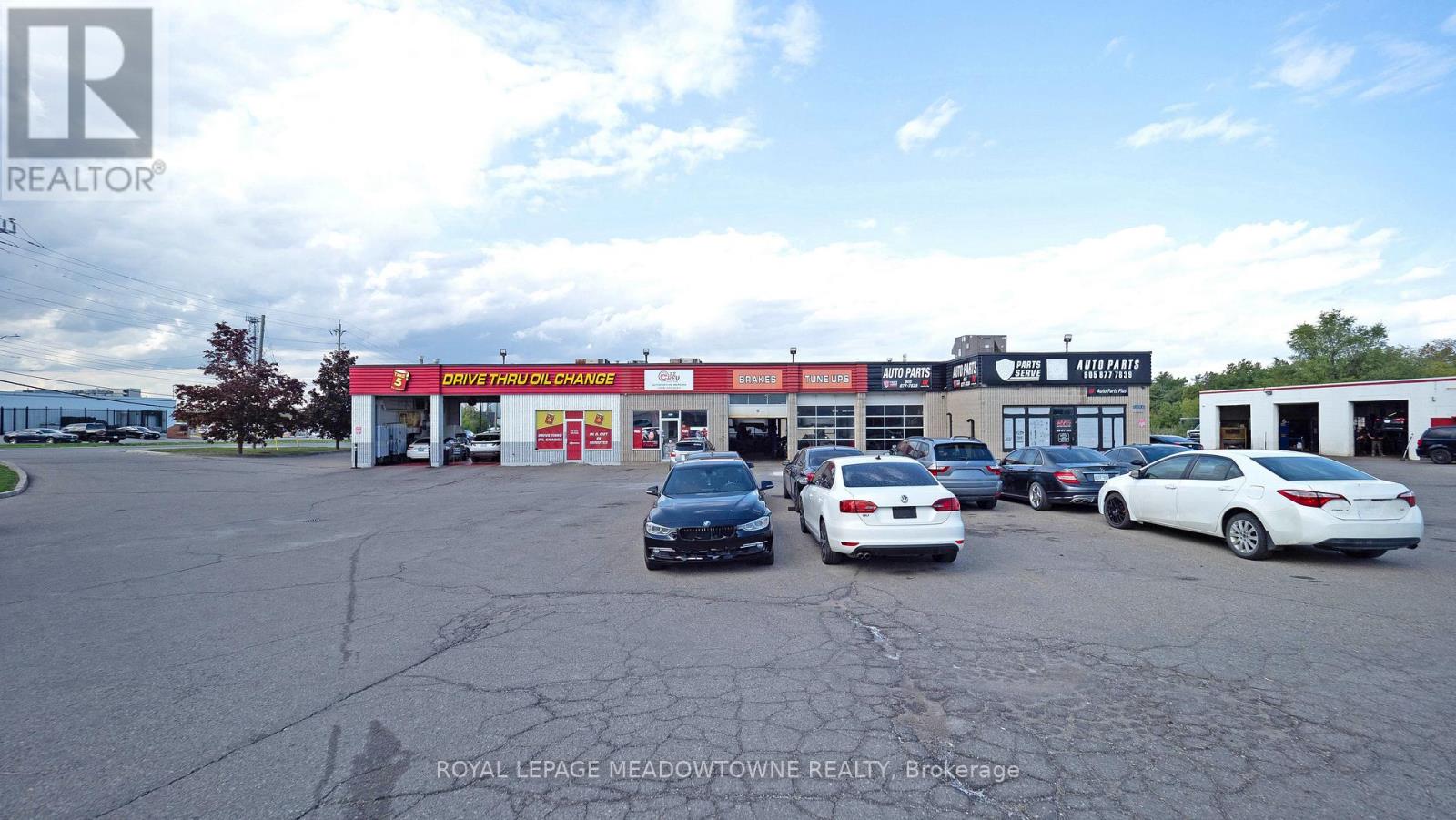 341 Guelph Street, Halton Hills (Georgetown), Ontario  L7G 4B6 - Photo 9 - W12664814