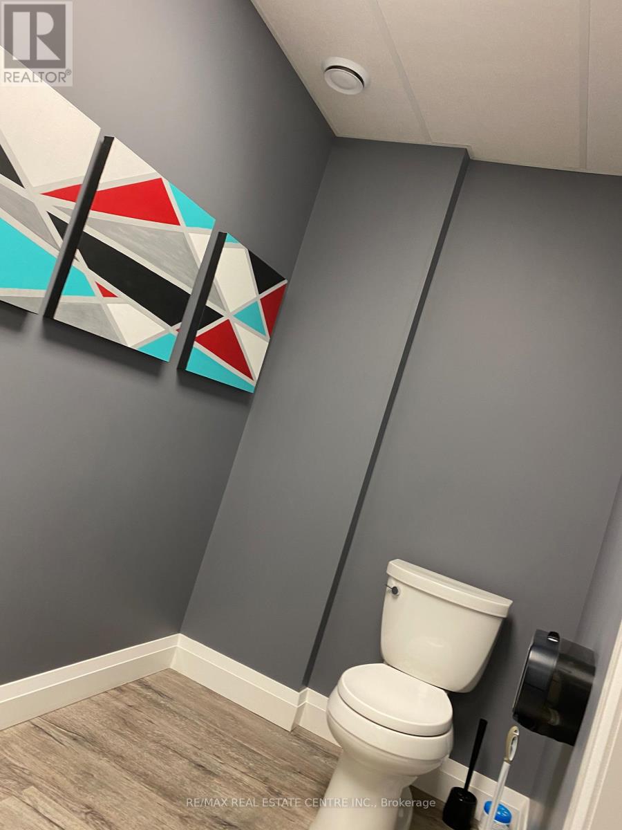 142 Mill Street, Halton Hills (Georgetown), Ontario  L7G 2C1 - Photo 5 - W12668428