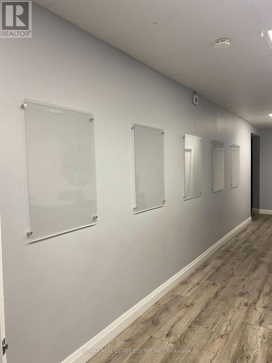 142 Mill Street, Halton Hills (Georgetown), Ontario  L7G 2C1 - Photo 8 - W12668428