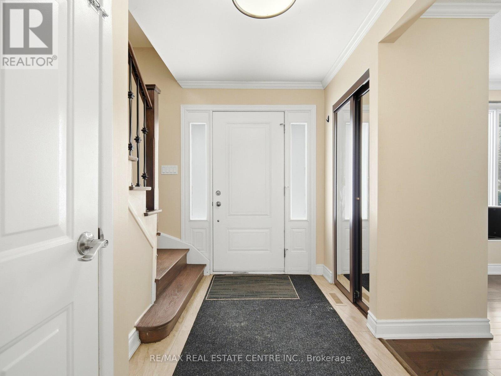 112 Mountainview Road S, Halton Hills (Georgetown), Ontario  L7G 4K6 - Photo 6 - W12681966