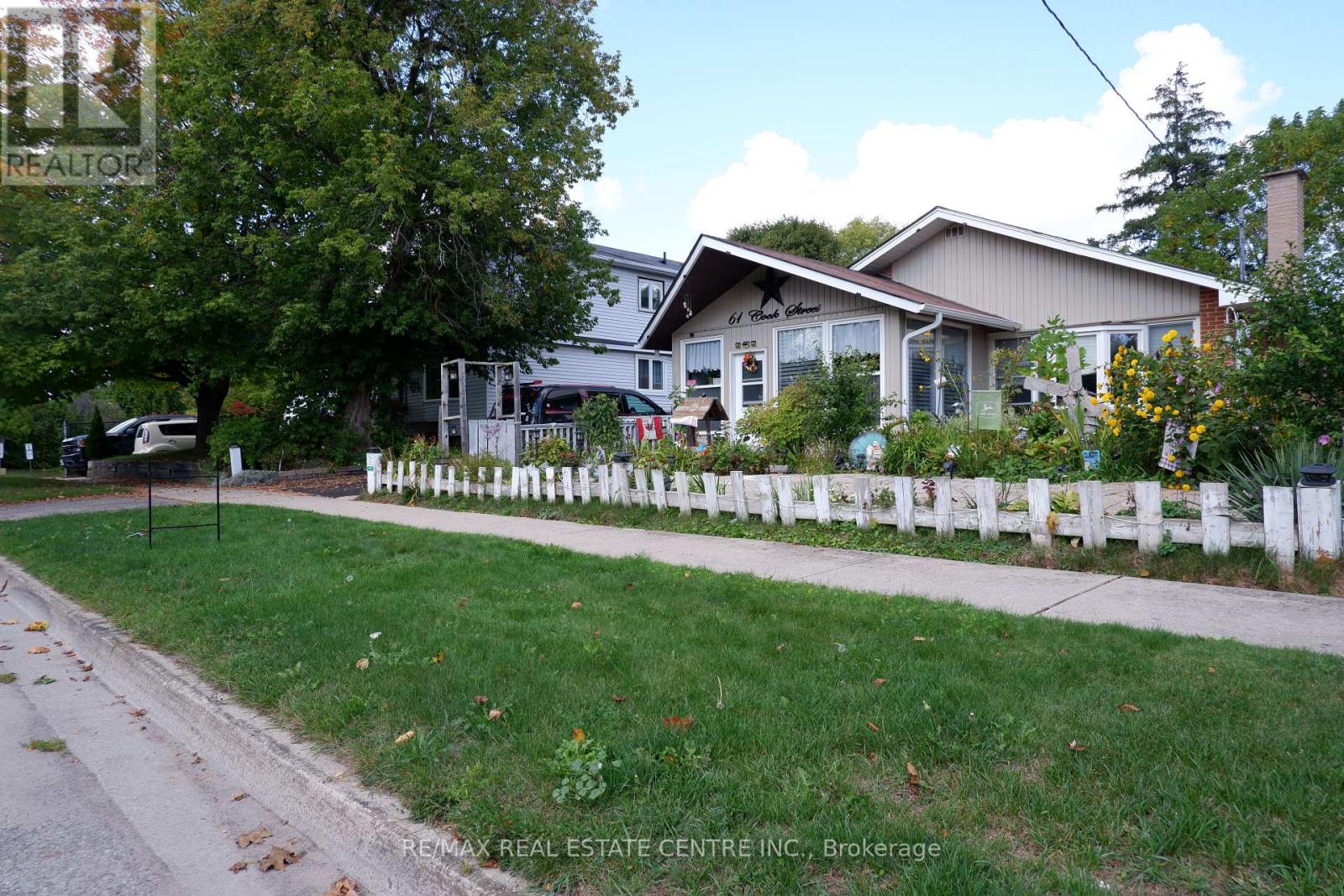 61 Cook Street, Halton Hills (Ac Acton), Ontario  L7J 1Z5 - Photo 5 - W12684004