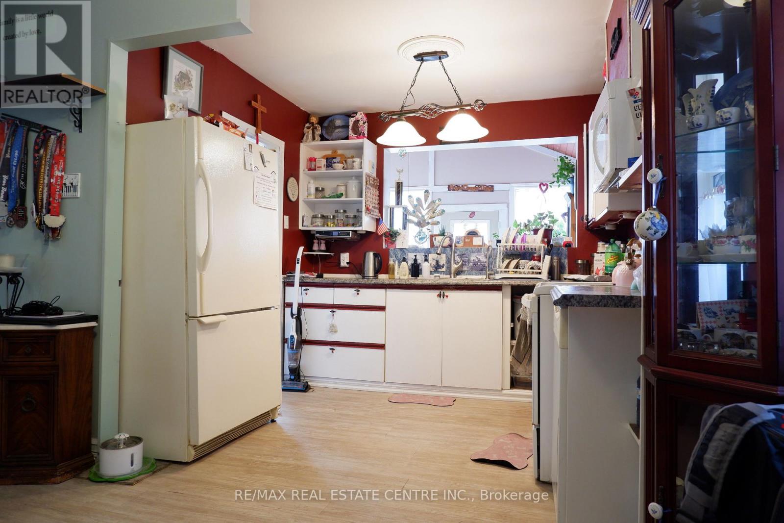 61 Cook Street, Halton Hills (Ac Acton), Ontario  L7J 1Z5 - Photo 8 - W12684004