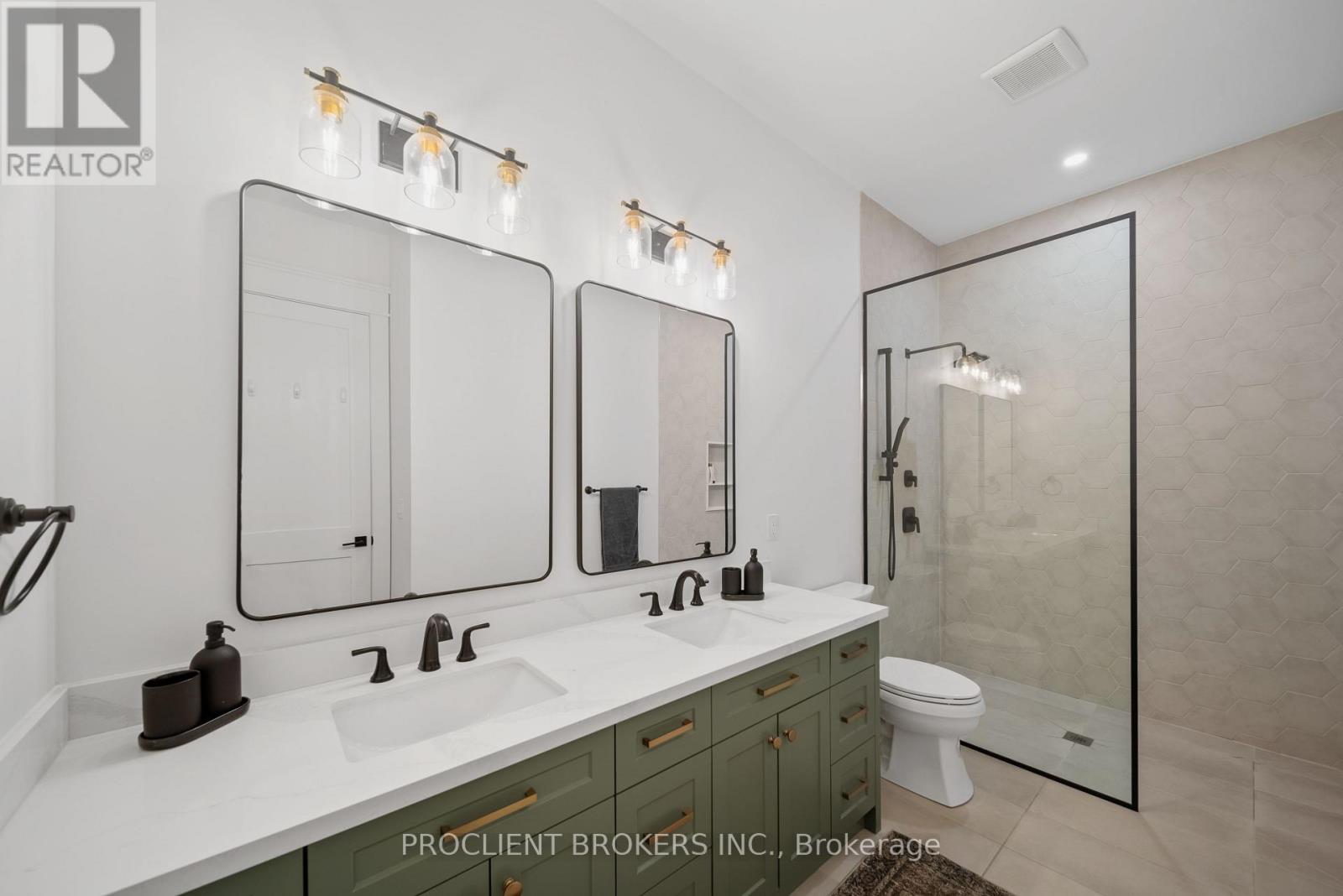 10223 Guelph Line, Milton, Ontario  L0P 1B0 - Photo 22 - W12685448