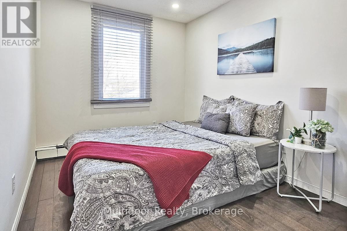 12 Hill Street, Halton Hills (Ac Acton), Ontario  L7J 2W2 - Photo 10 - W12685492