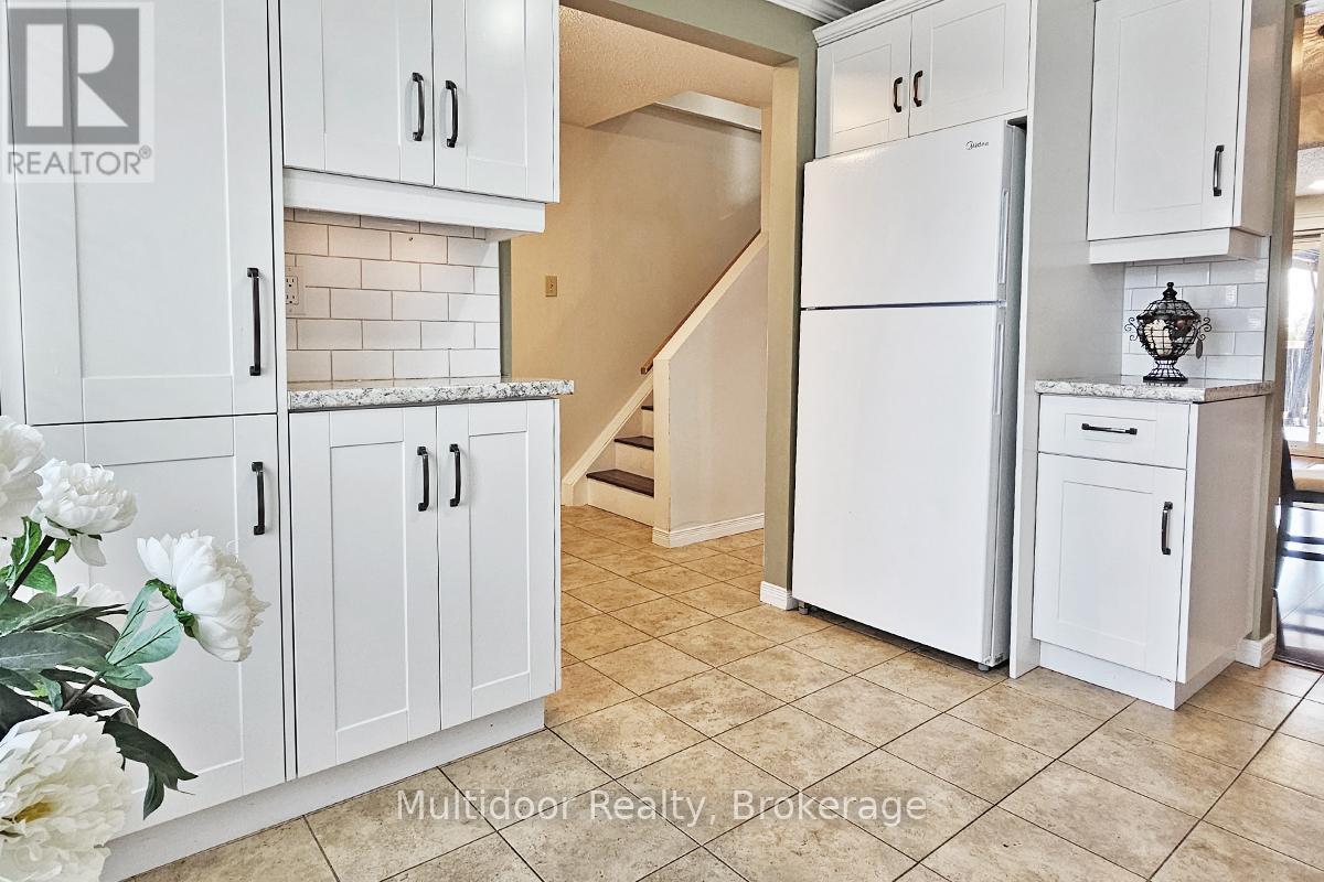 12 Hill Street, Halton Hills (Ac Acton), Ontario  L7J 2W2 - Photo 3 - W12685492