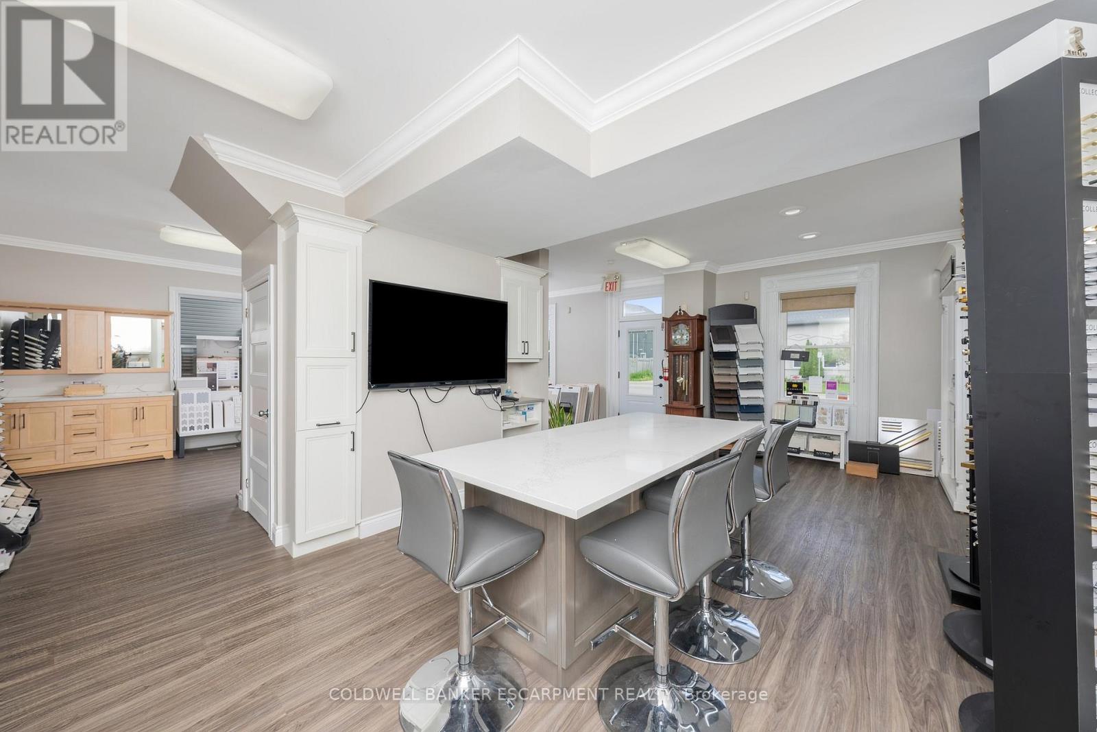 28 Main Street N, Halton Hills (Ac Acton), Ontario  L7J 1W1 - Photo 11 - W12687664