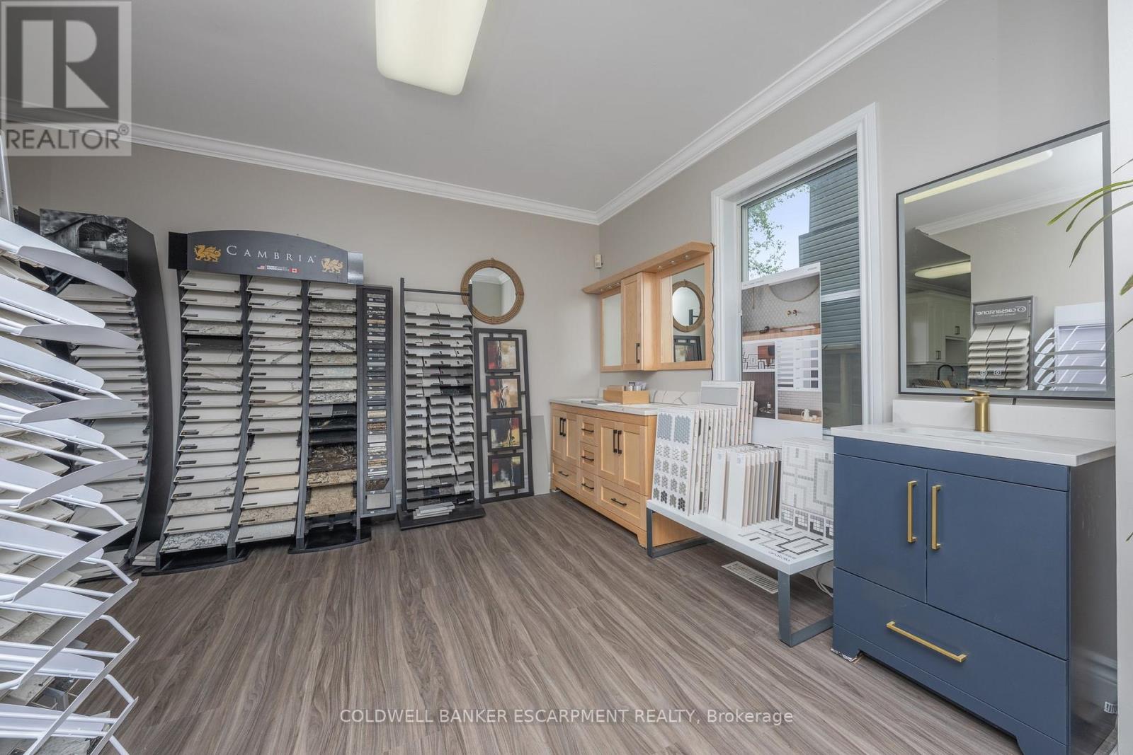 28 Main Street N, Halton Hills (Ac Acton), Ontario  L7J 1W1 - Photo 12 - W12687664