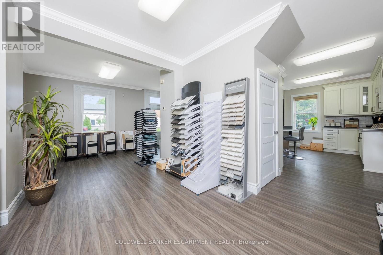 28 Main Street N, Halton Hills (Ac Acton), Ontario  L7J 1W1 - Photo 13 - W12687664