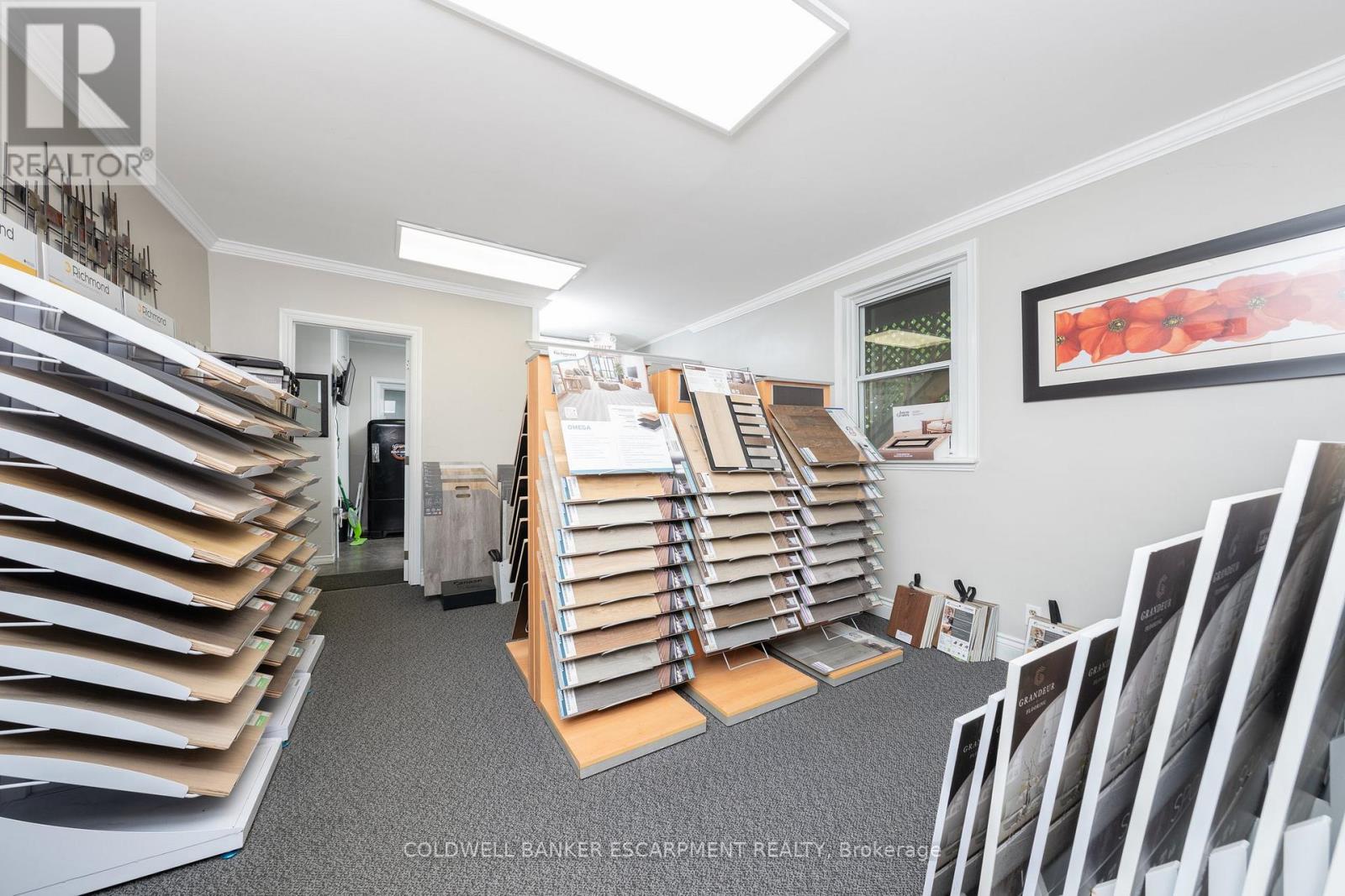 28 Main Street N, Halton Hills (Ac Acton), Ontario  L7J 1W1 - Photo 14 - W12687664