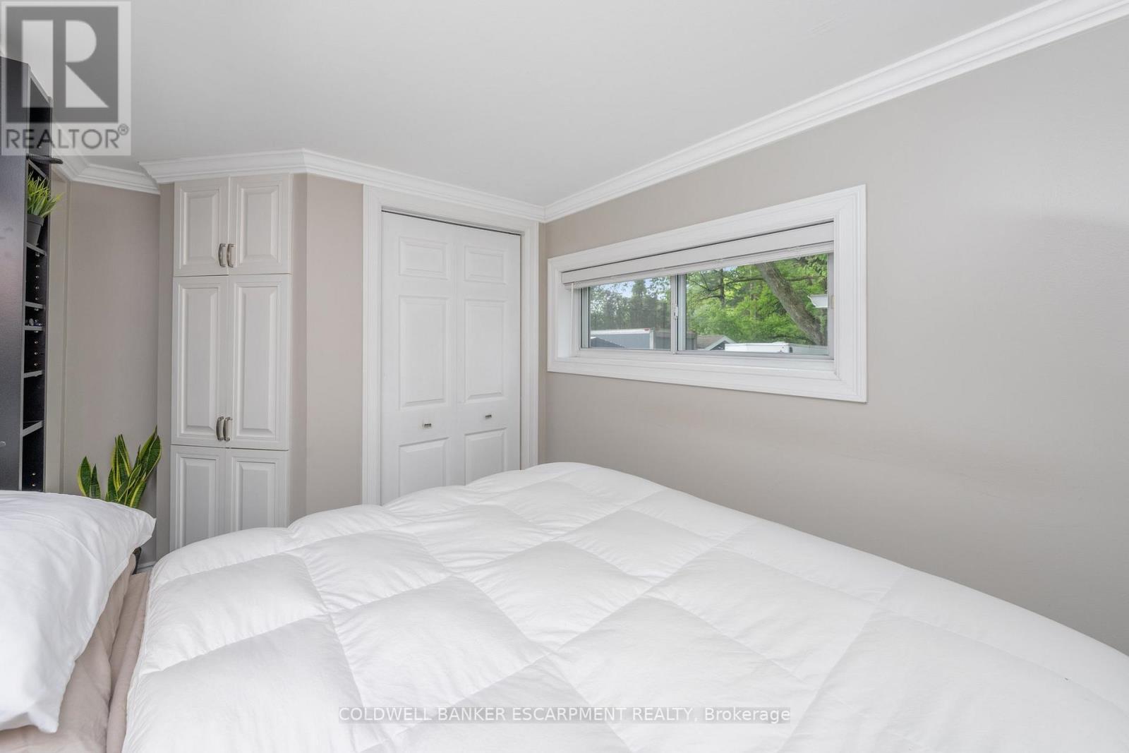 28 Main Street N, Halton Hills (Ac Acton), Ontario  L7J 1W1 - Photo 18 - W12687664